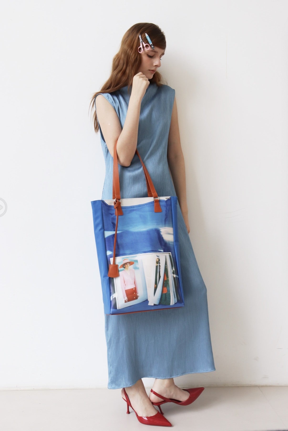 《what‘s in her bag?》 Wednesday Take a Break Tote Bag